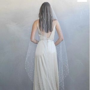 Twigs & Honey Pearl & Sequin 65" Short Chapel